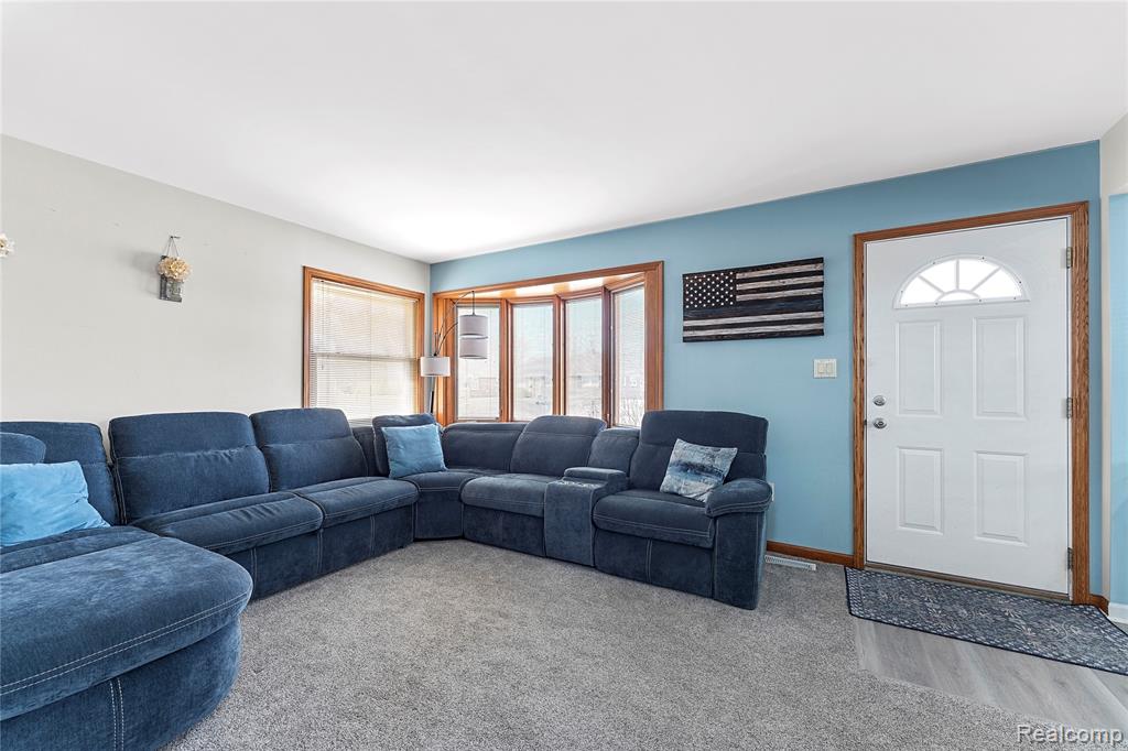 18055 Hinton Street, Riverview, MI 48193 — Photo 9