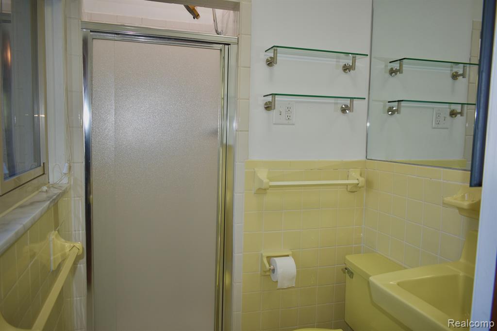 460 N EVANSDALE Drive, Bloomfield Hills, MI 48304 — Photo 24