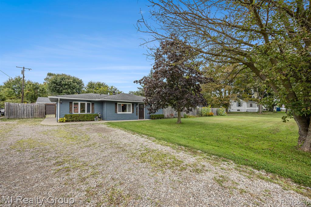 7520 Starville Road, Cottrellville, MI — Photo 3
