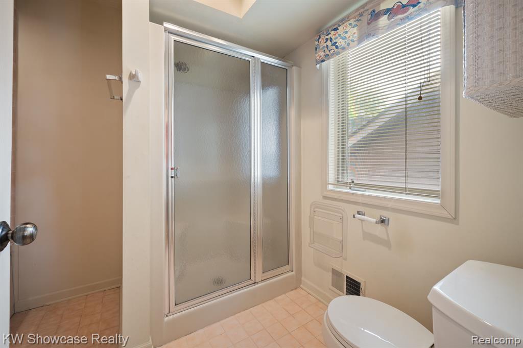 5867 COMMUNITY Drive, Brighton, MI 48116 — Photo 32