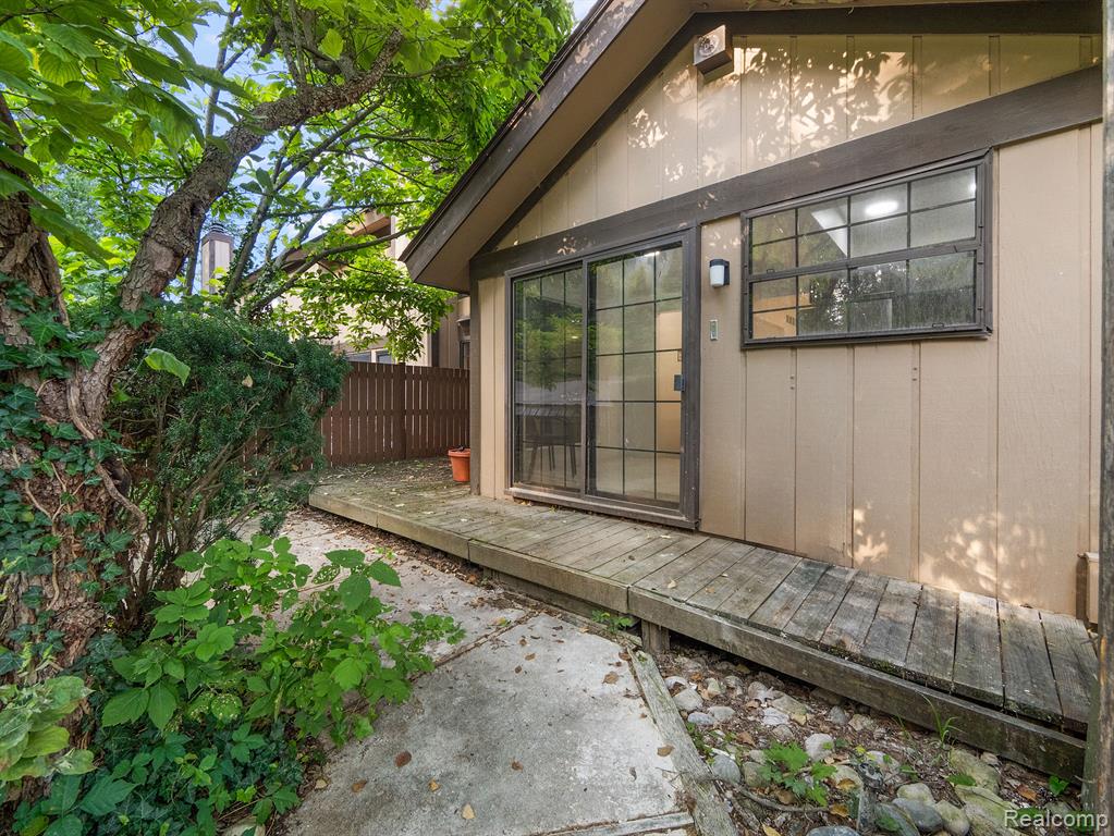25167 GREENBROOKE Drive, Southfield, MI 48033 — Photo 46