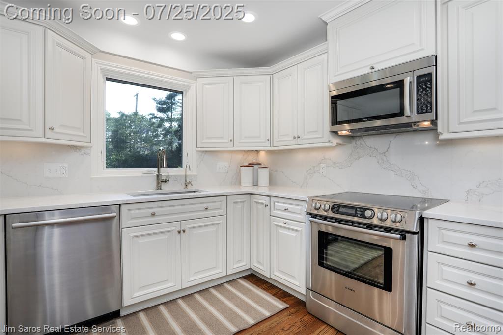 51 Lochmoor Boulevard, Grosse Pointe Shores, MI 48236 — Photo 16
