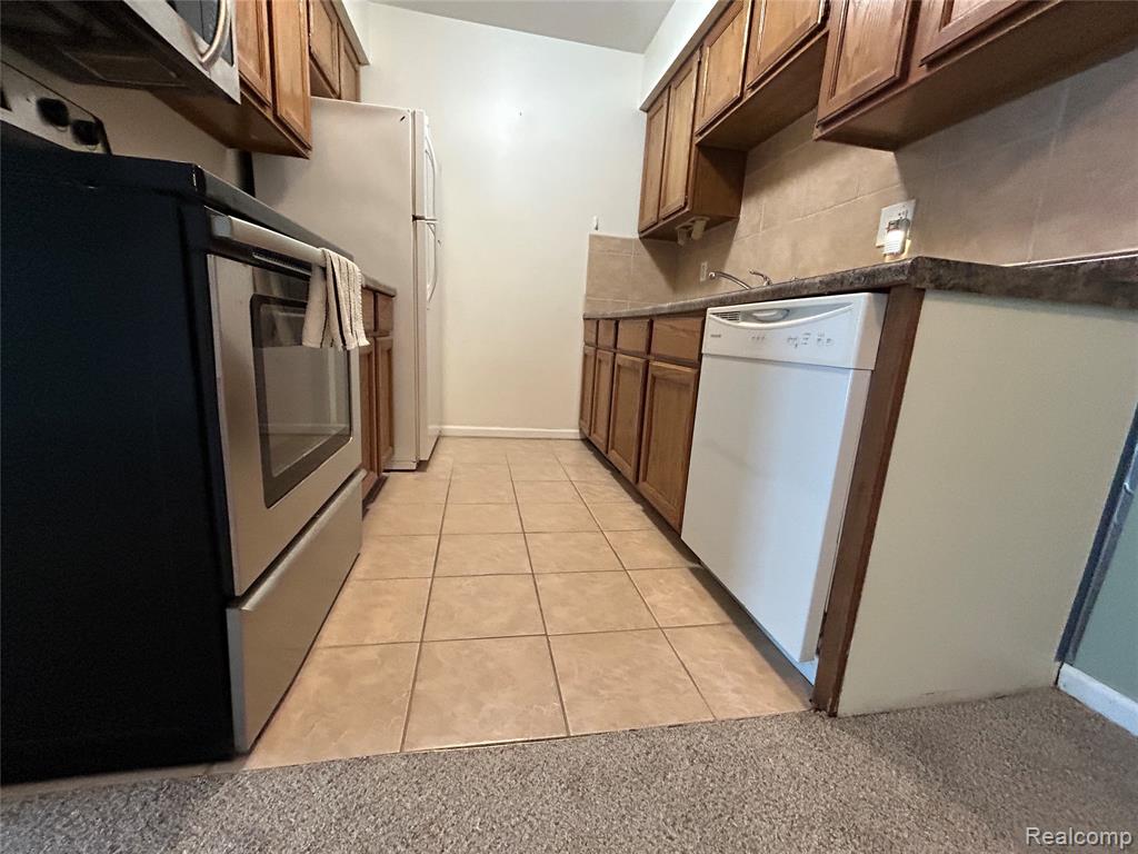 34650 Clarkson Drive W, 43, Fraser, MI 48026 — Photo 8