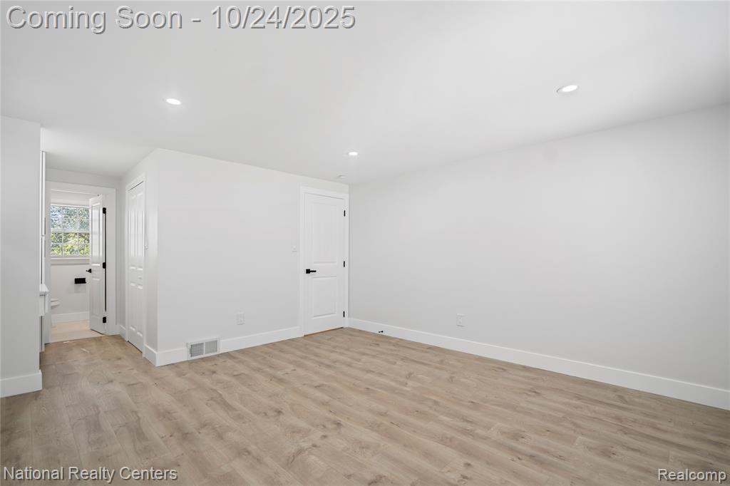 4427 Westover Drive, West Bloomfield, MI 48323 — Photo 23