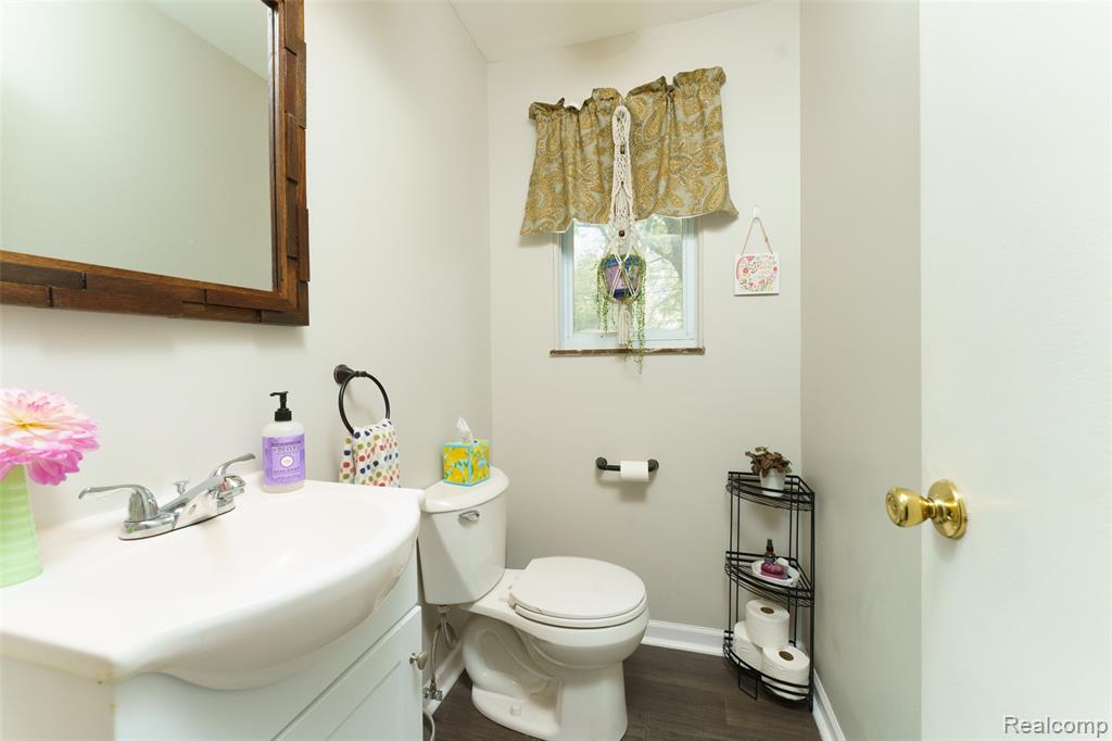 4231 Stanley Court, Waterford, MI 48329 — Photo 16