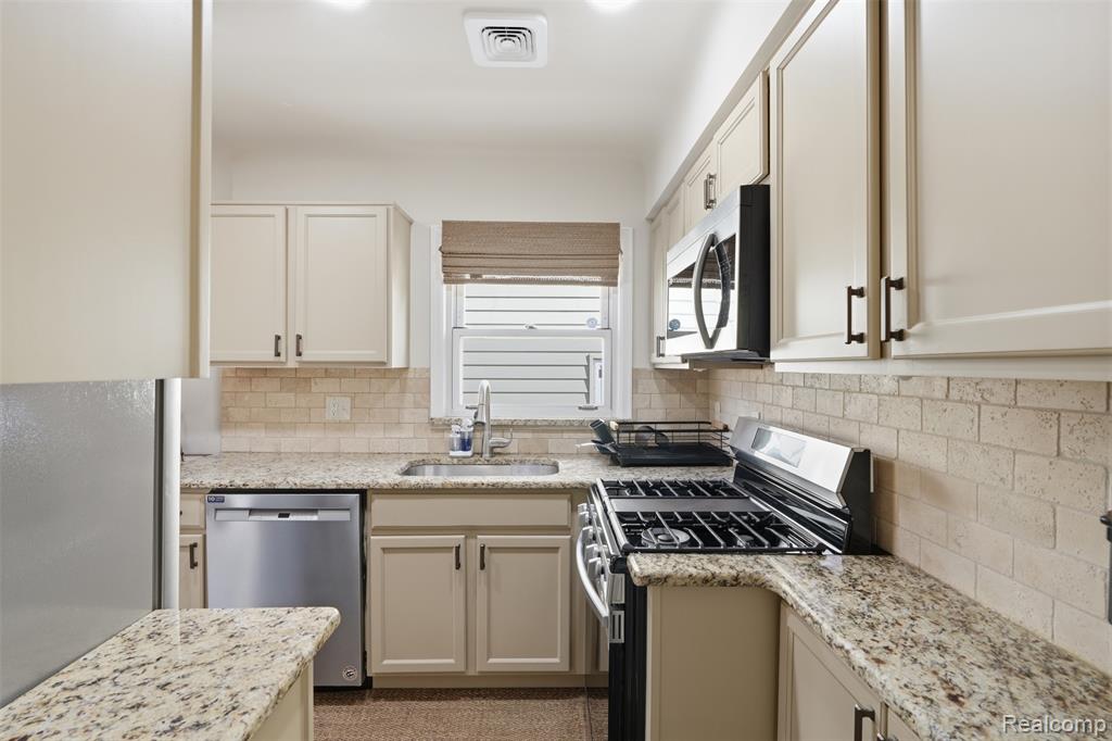 5844 Gilman Street, Garden City, MI — Photo 10