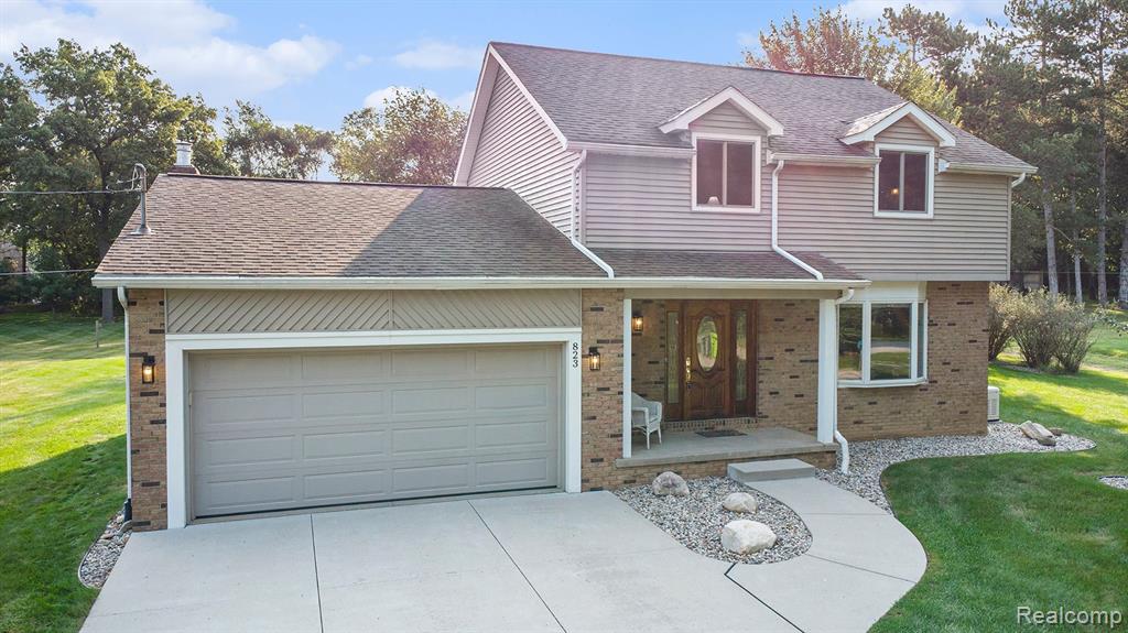 823 ALPINE Trail, Fenton, MI 48430 — front exterior