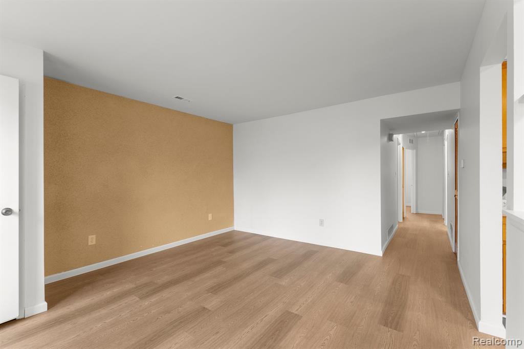 4921 GERTRUDE Street, Dearborn Heights, MI 48125 — Photo 9