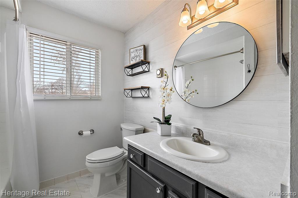 5299 Highland Road, 202, Waterford, MI 48327 — Photo 20
