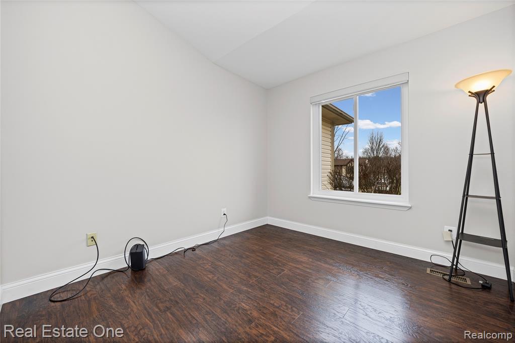 6335 Stonehearth Pass, Grand Blanc, MI 48439 — Photo 25