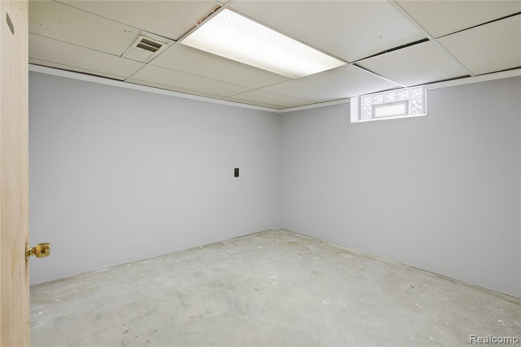 10404 Hart Avenue, Huntington Woods, MI — Photo 40