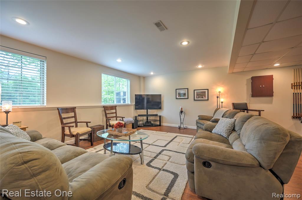 52689 Aspen Drive, South Lyon, MI 48178 — Photo 38