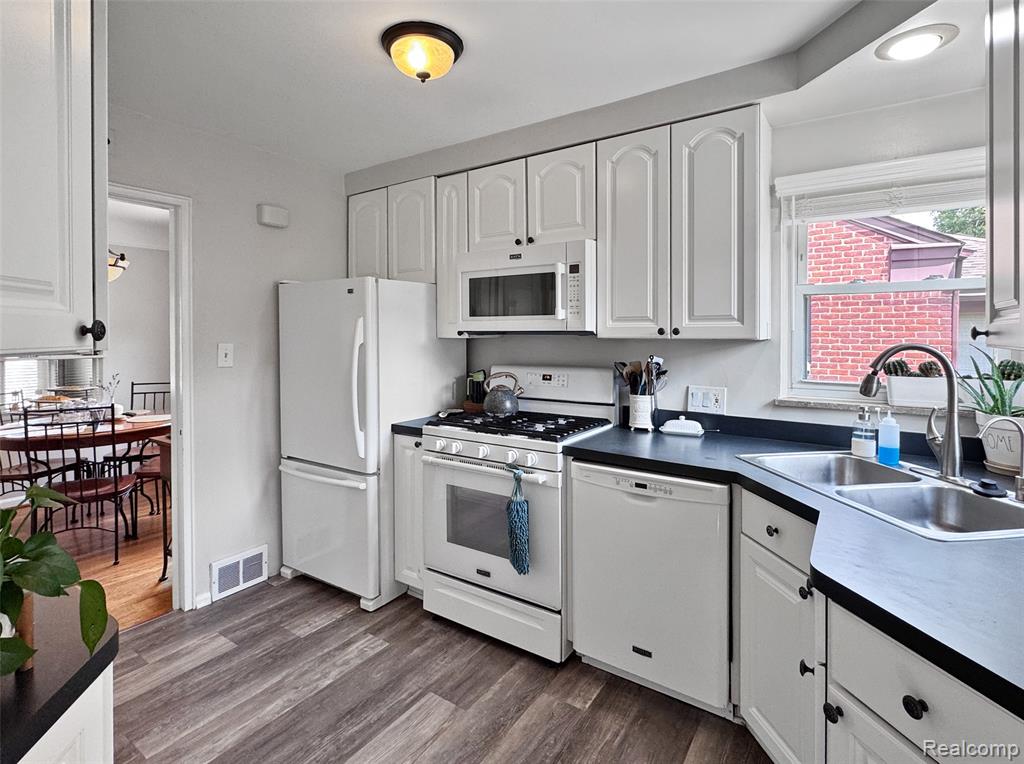 437 Normandy Road, Royal Oak, MI 48073 — Photo 15