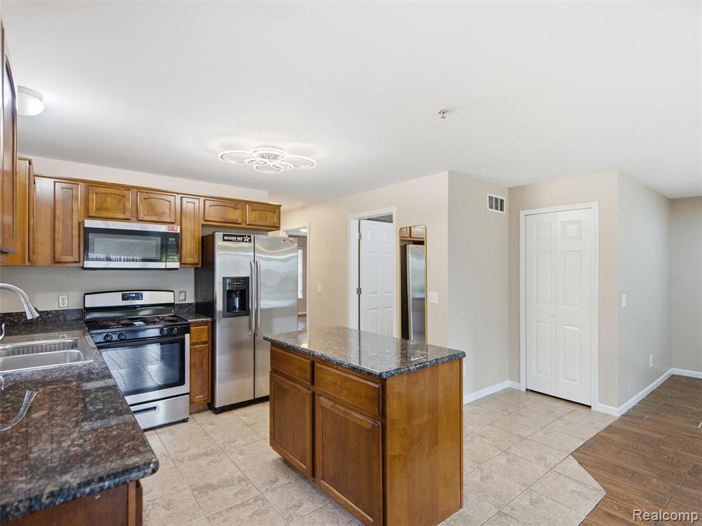 45650 Kennedy Avenue, Shelby Twp, MI 48315 — Photo 16