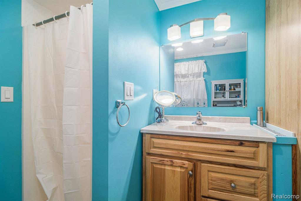 48525 ORIOLE Street, Shelby Twp, MI 48317 — Photo 13