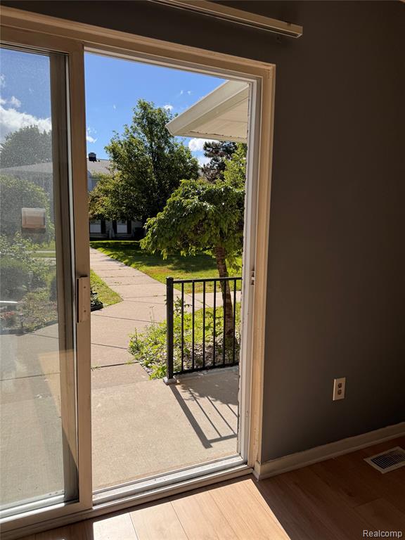 8557 Winchester Drive, Sterling Heights, MI 48313 — Photo 20