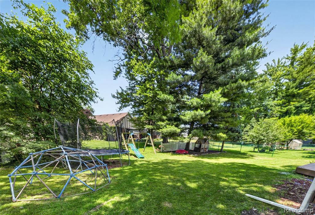 451 Lansdowne Drive, Westland, MI — Photo 30