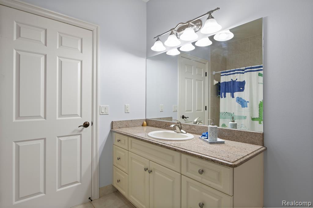 8151 ROLLING MEADOWS Drive, Canton, MI 48187 — Photo 60