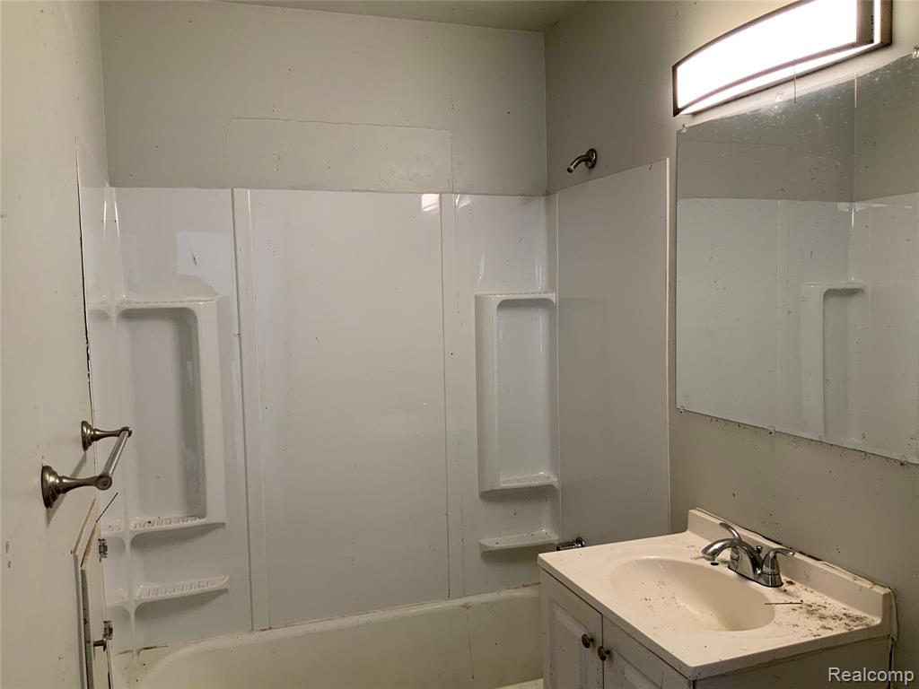910 Hubbard Avenue, Flint, MI 48503 — Photo 10