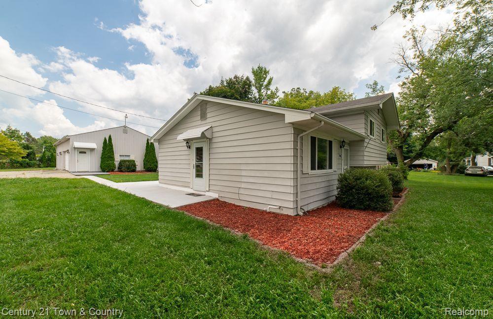 8119 FENTON Road, Grand Blanc, MI 48439 — Photo 3