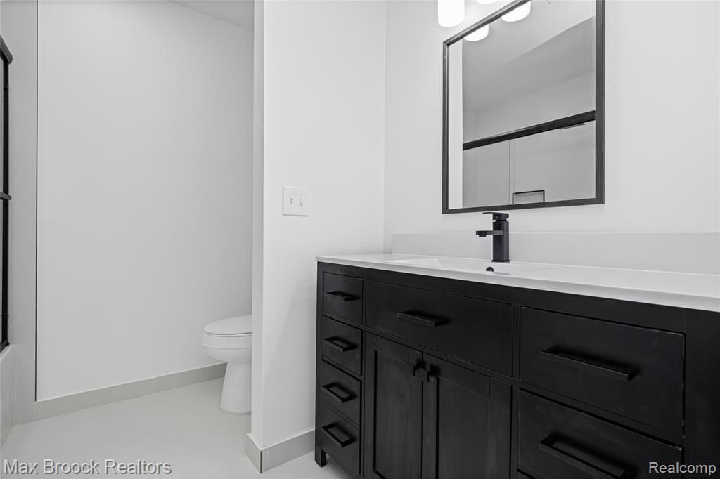 7443 Brynmawr Court, West Bloomfield, MI — Photo 23