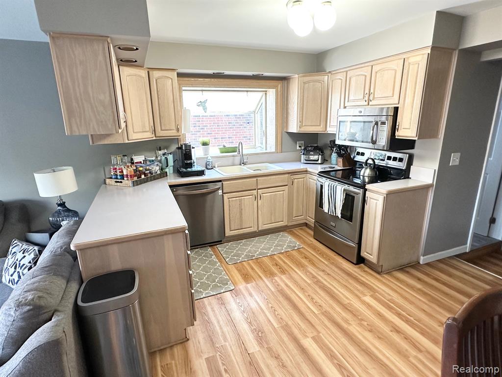 6700 WOONSOCKET Street, Canton, MI 48187 — Photo 4