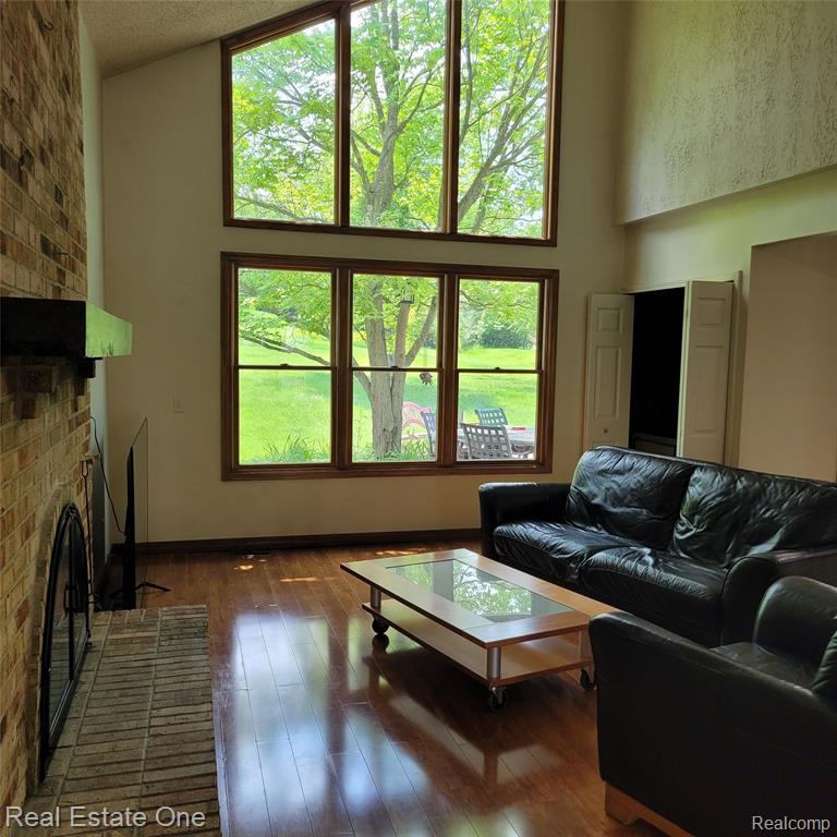 5208 Woodview Drive, Bloomfield Hills, MI 48302 — Photo 7