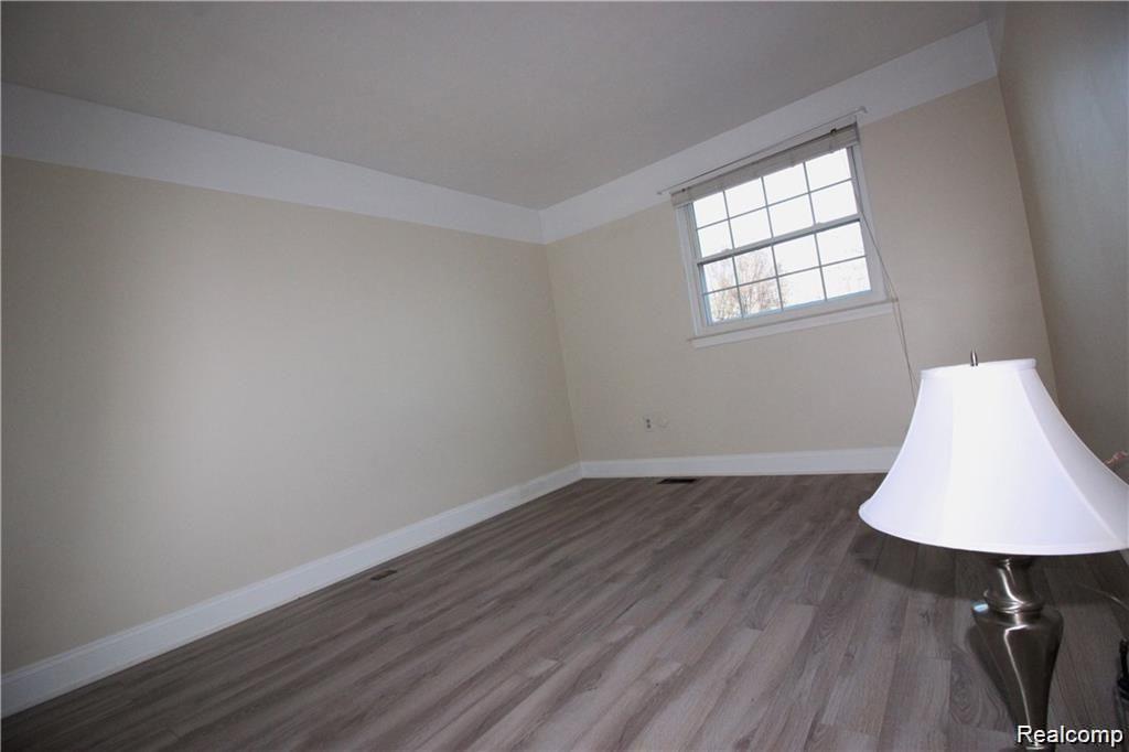 5727 NORTHFIELD Parkway, Troy, MI 48098 — Photo 16