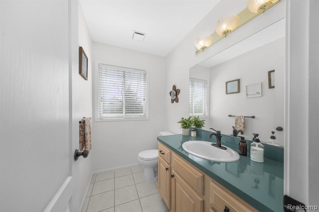 55884 PARKVIEW Drive, Shelby Twp, MI 48316 — Photo 16