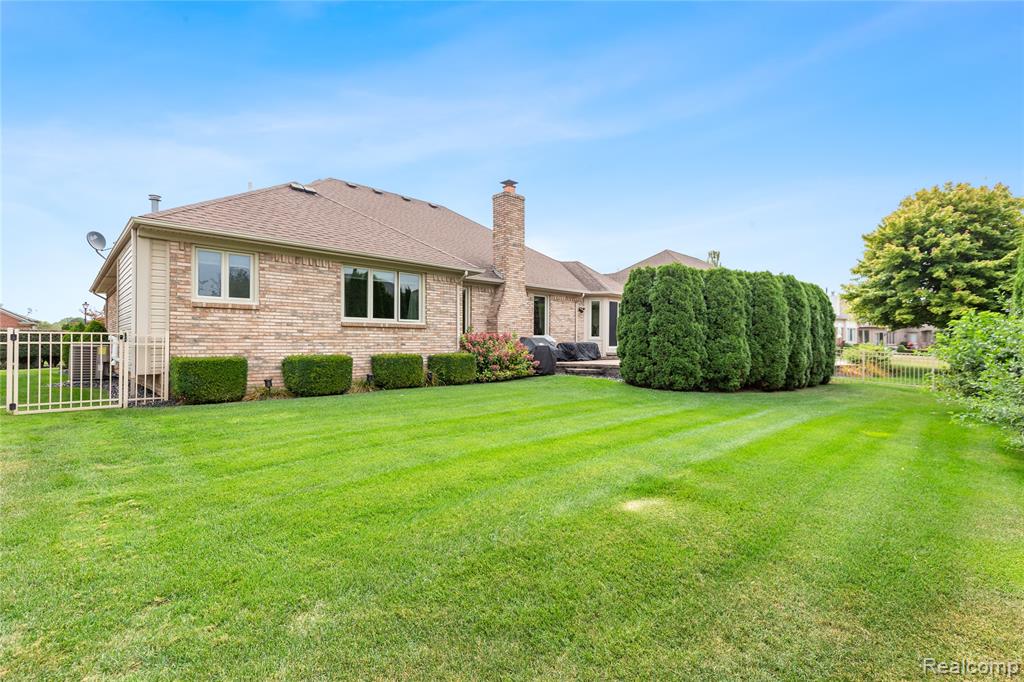 49279 Dunhill Drive, Macomb, MI 48044 — Photo 46