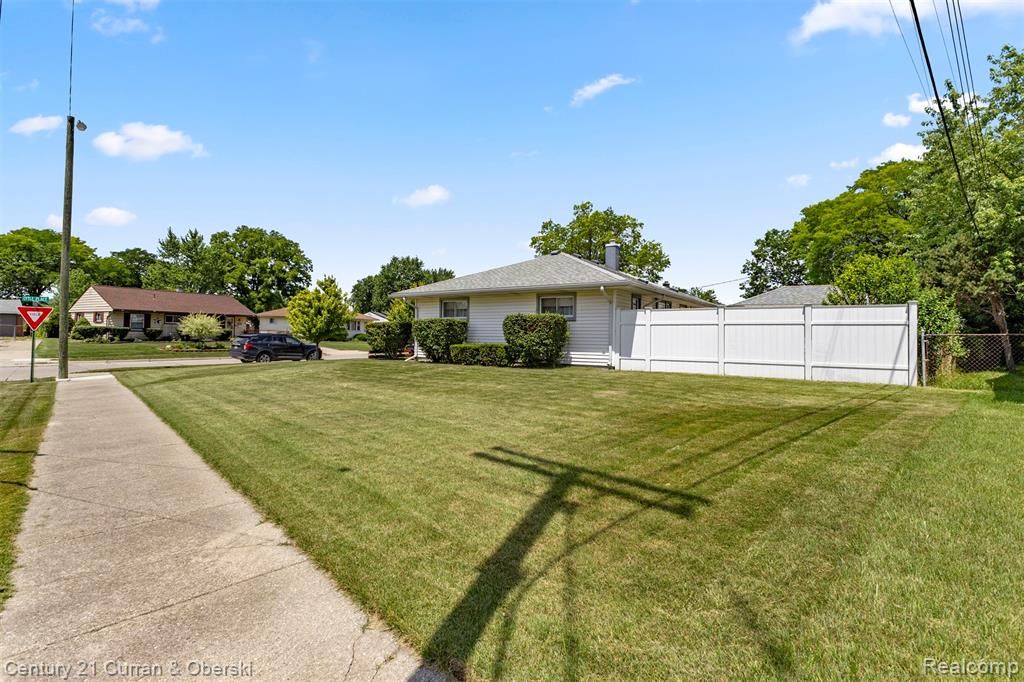 420 Lytle Place, Garden City, MI — Photo 30