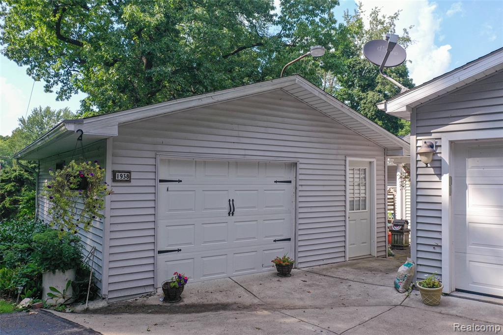 1938 Lakeview Drive, Lapeer, MI 48446 — Photo 25