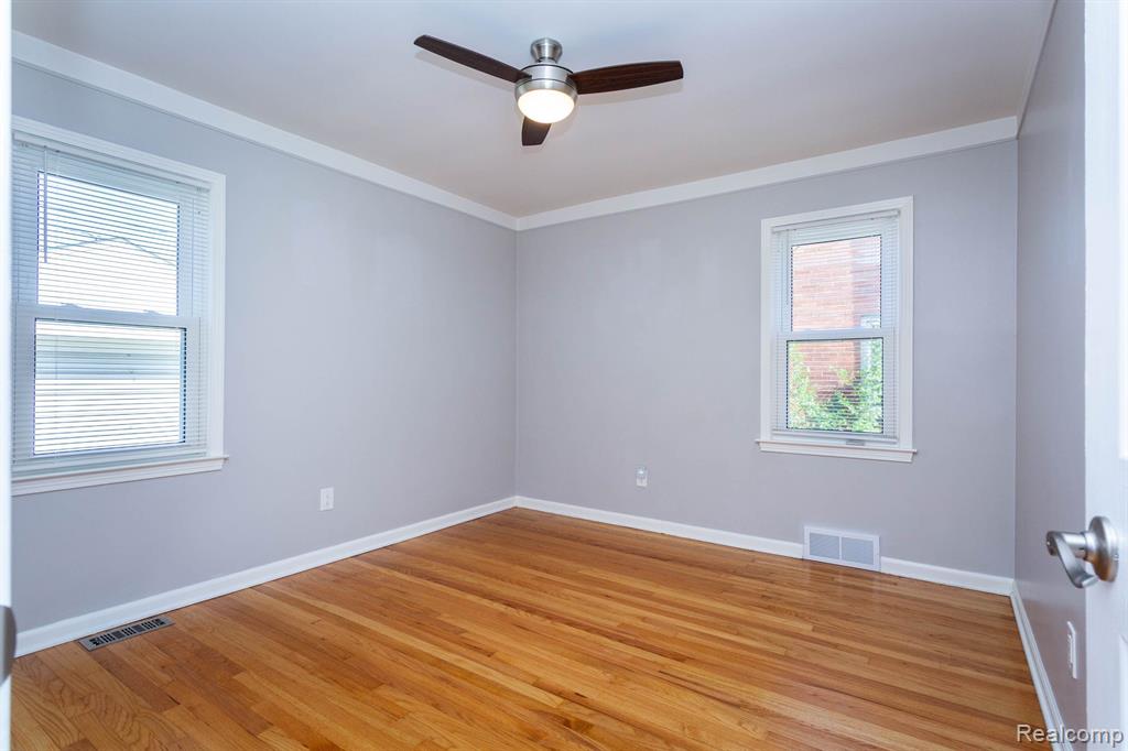 9648 STERLING Avenue, Allen Park, MI 48101 — Photo 24