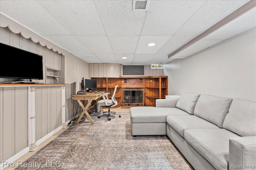 429 Roland Road, Grosse Pointe Farms, MI 48236 — Photo 17