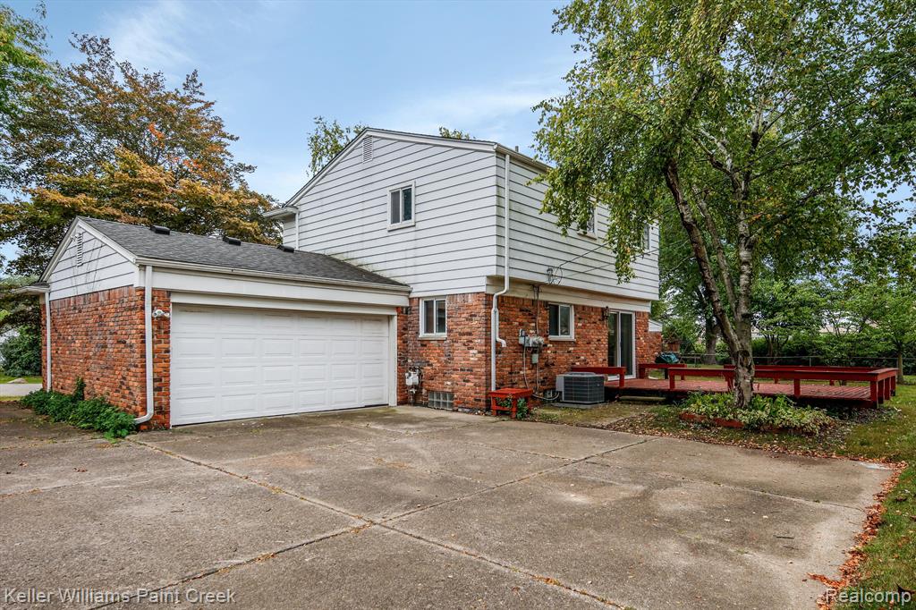 6748 LESLEE CREST Drive, West Bloomfield, MI — Photo 30