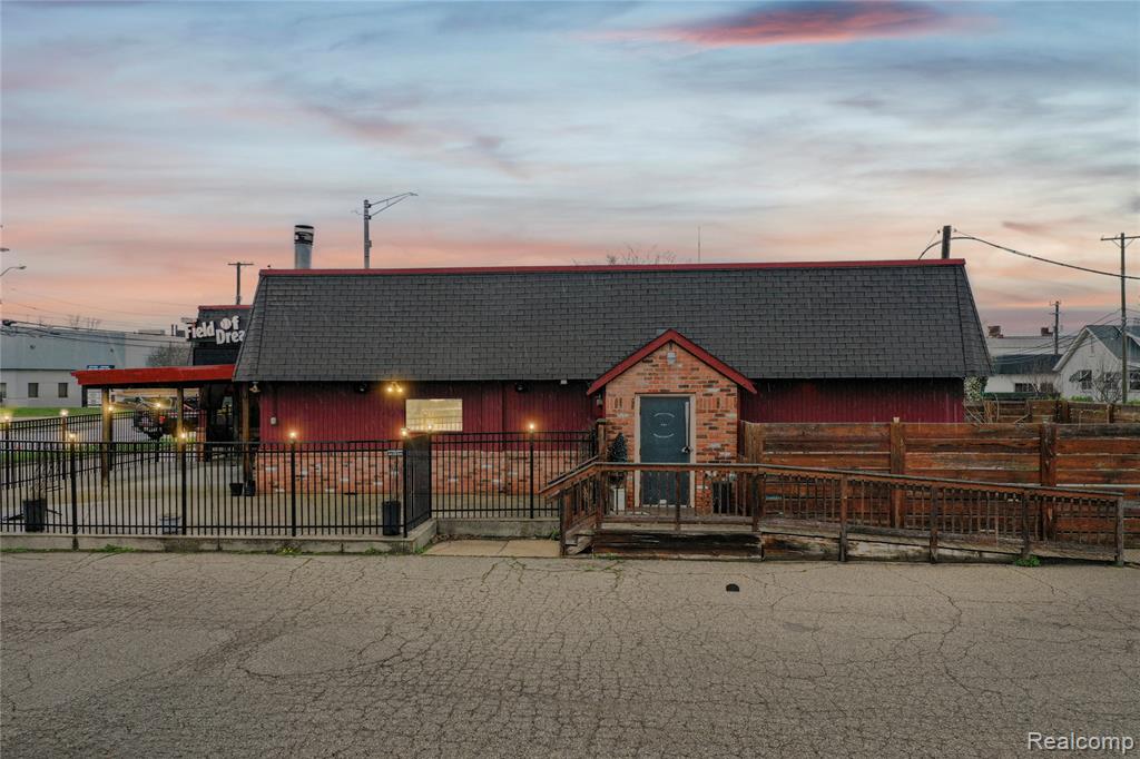 1090 Rochester Road, Troy, MI 48083