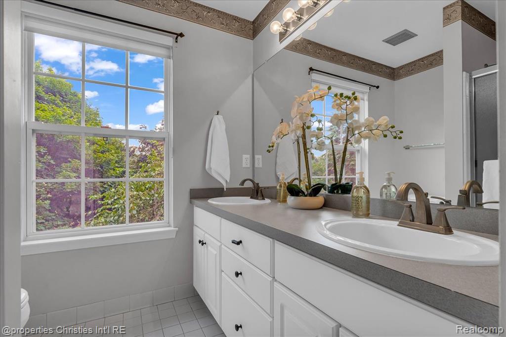5963 James Head Court, West Bloomfield, MI 48324 — Photo 23