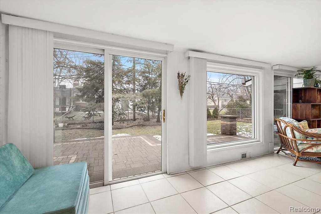 16244 Lauderdale Avenue, Beverly Hills, MI 48025 — Photo 18