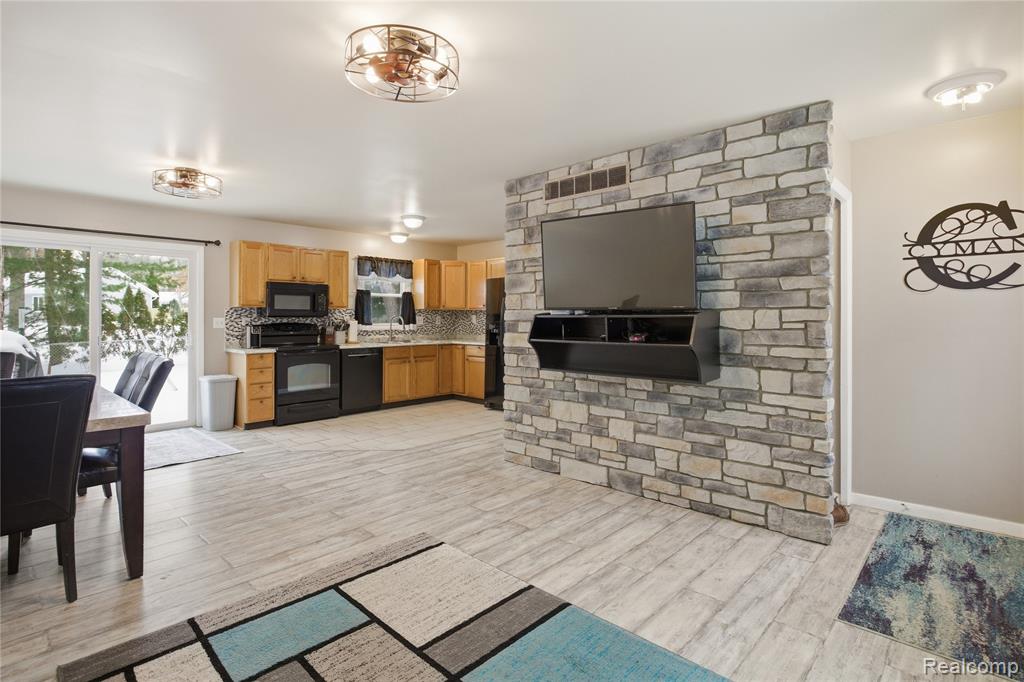 6522 Riverdale Road, Whitmore Lake, MI 48189 — Photo 3
