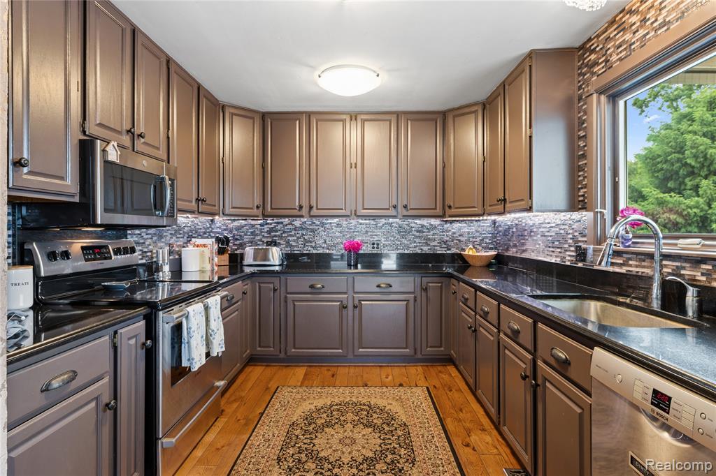 7739 Clyde Road, Fenton, MI 48430 — Photo 13