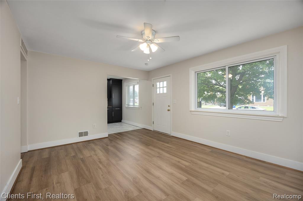 4993 Bedford Street, Dearborn Heights, MI 48125 — Photo 3