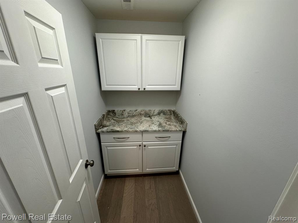 27129 FARMBROOK VILLA Drive, Southfield, MI 48034 — Photo 17