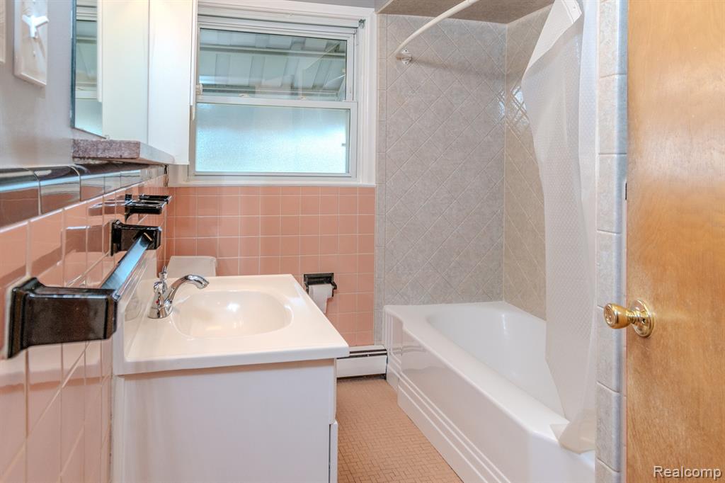 629 N VERMONT Avenue, Royal Oak, MI 48067 — Photo 16