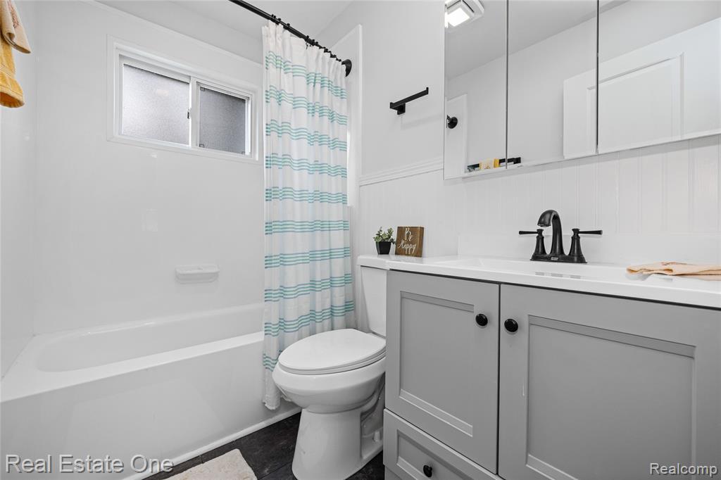 4913 Rioview Drive, Clarkston, MI — Photo 36