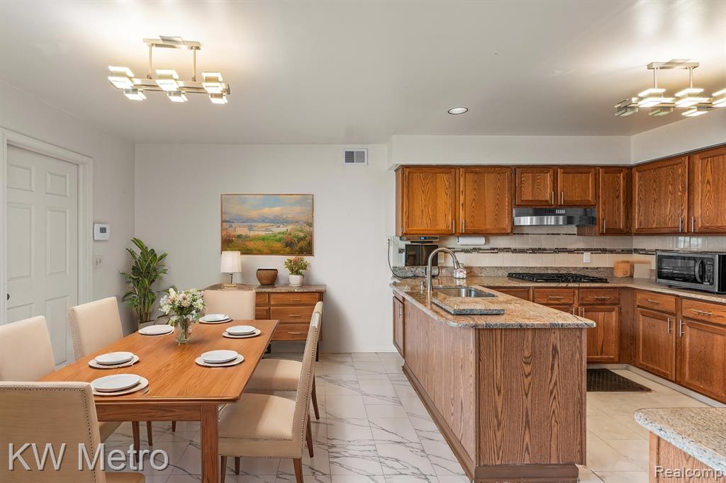 29263 W CHANTICLEER Drive, Southfield, MI 48034 — Photo 11
