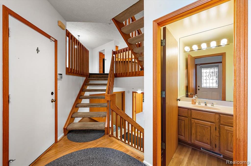 6583 RIDGEVIEW Drive, Clarkston, MI — Photo 9