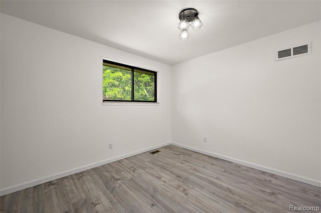 7427 Emerson, Washington, MI — Photo 33