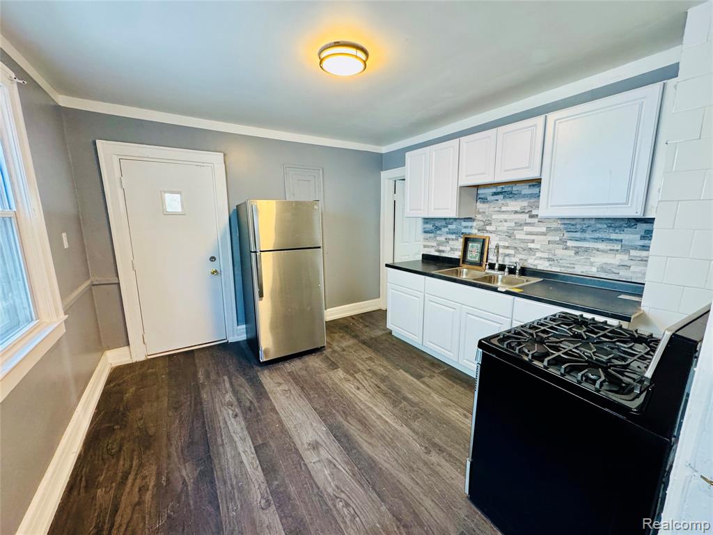 11667 Mitchell Street, Hamtramck, MI 48212 — Photo 11