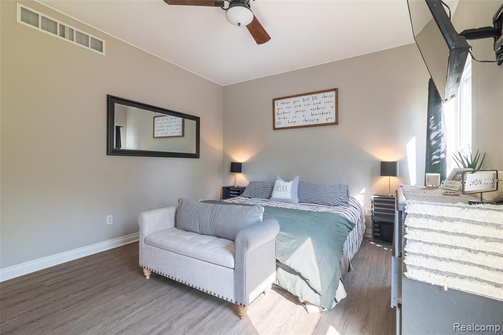 5942 N Walton Street, Westland, MI — Photo 12