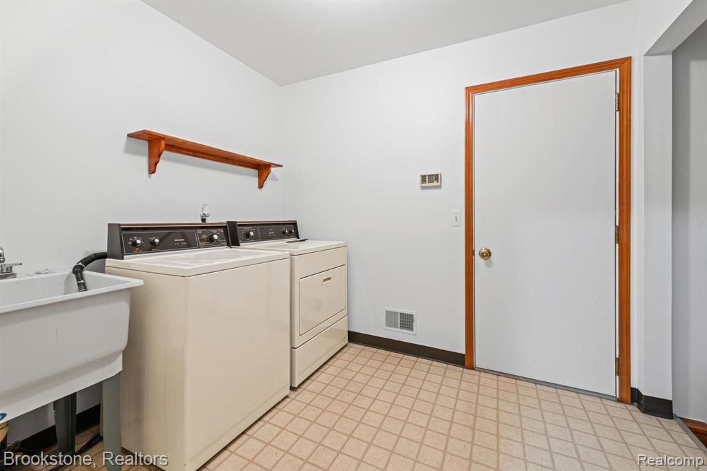 41213 Whispering Oaks Drive, 19, Clinton Twp, MI 48038 — Photo 15